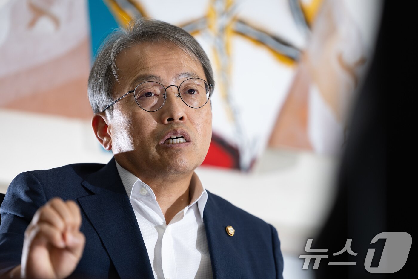 본문 이미지 - 송기헌 국회 과학기술정보방송통신위원장이 2일 서울 여의도 국회에서 뉴스1과 인터뷰하고 있다. ⓒ 뉴스1 유승관 기자