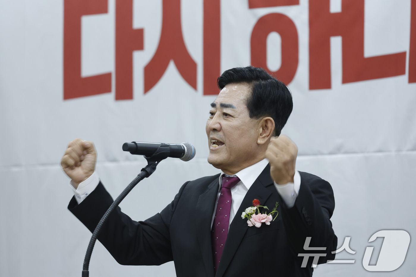 (광주=뉴스1) 김태성 기자 = 김화진 국민의힘 전남광주통합특별시당 위원장이 2일 전남광주통합특별시 서구 홀리데이인 호텔에서 열린 취임식에서 취임사를 하고 있다.  2026.9.2 …