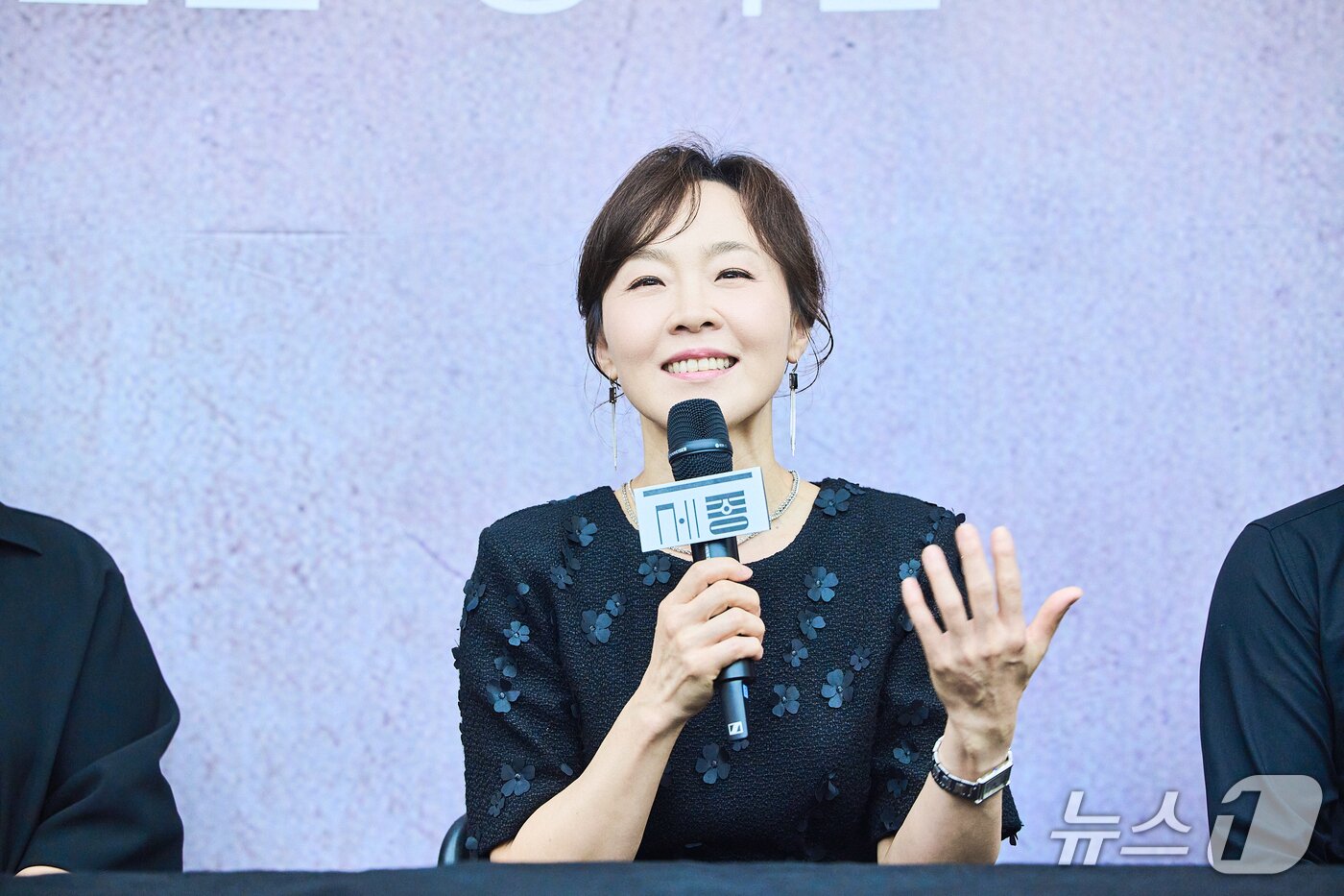 본문 이미지 - 수미 역의 최지연은 "시대를 초월해서 꿈과 희망을 놓지 않고 살아가는 인물을 통해 현대를 살아가는 우리에게 삶의 굴곡이나 절망이 있지만, 그런 순간에도 꿈과 희망을 놓지 않고 살아가는 신념이 굉장히 아름답게 보여진다"고 말했다.