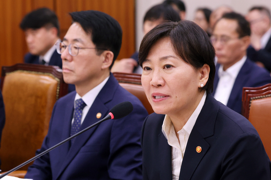 질의에 답하는 송미령 장관