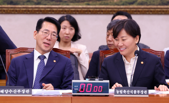 대화 나누는 황종우·송미령 장관