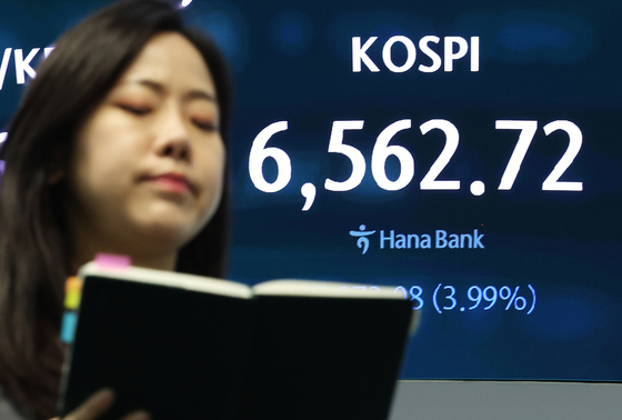 사흘 만에 하락 전환한 코스피