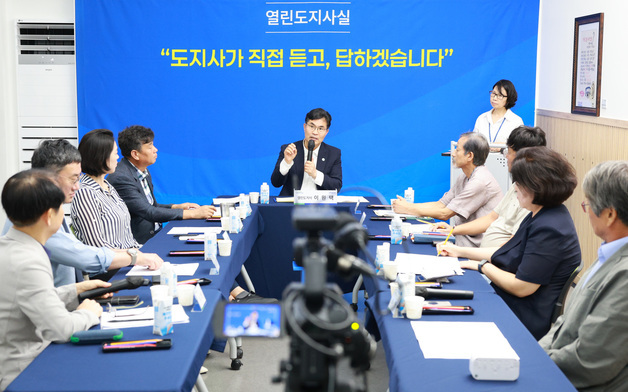 도민주권 첫 걸음…이원택 전북지사 '열린 도지사실' 출항