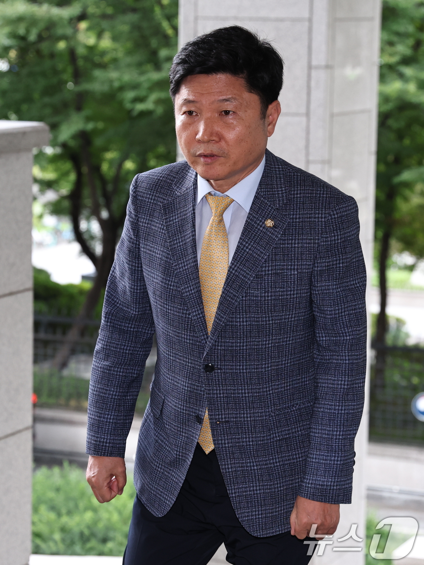 (서울=뉴스1) 이종수 기자 = 국회 외교통일위원회 더불어민주당 간사인 홍기원 의원이 2일 서울 종로구 정부서울청사 별관 외교부로 들어서고 있다. 2026.9.2/뉴스1