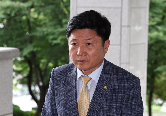 외교부 도착한 홍기원 여당 간사