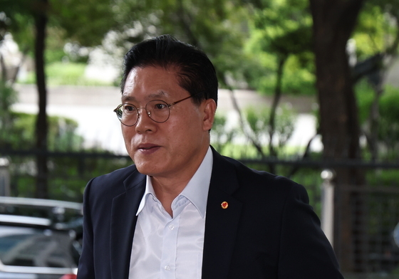 외교부 도착한 송석준 국회 외통위원장