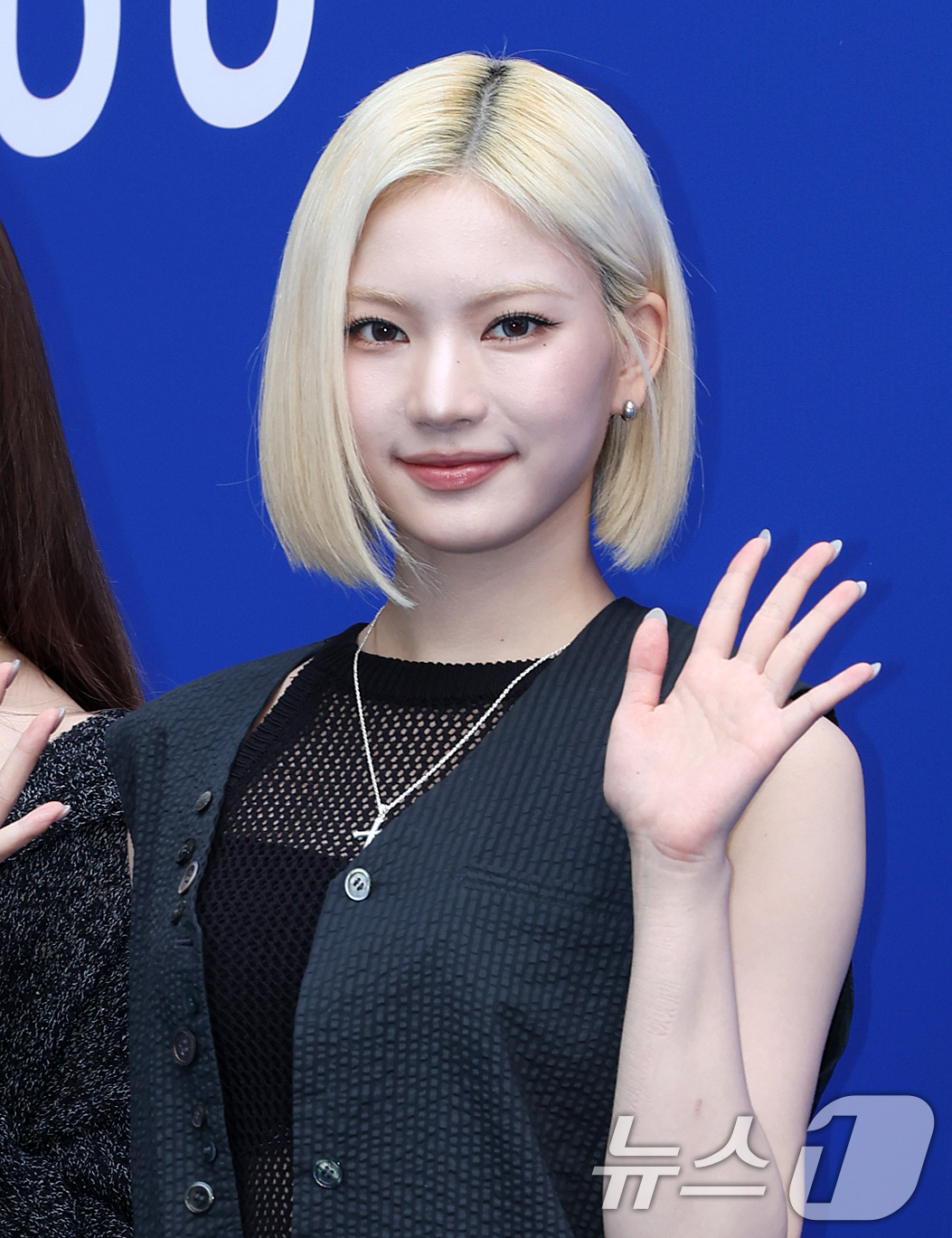 (서울=뉴스1) 김진환 기자 = 스테이씨 아이사가 2일 서울 중구 동대문디자인플라자(DDP)에서 열린 2027 S/S서울패션위크 얼킨(ul:kin) 컬렉션에 참석해 포즈를 취하고 …