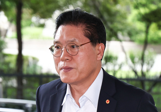 외교부 도착한 송석준 외통위원장