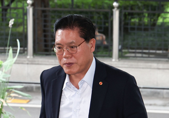 외교부 도착한 송석준 외통위원장