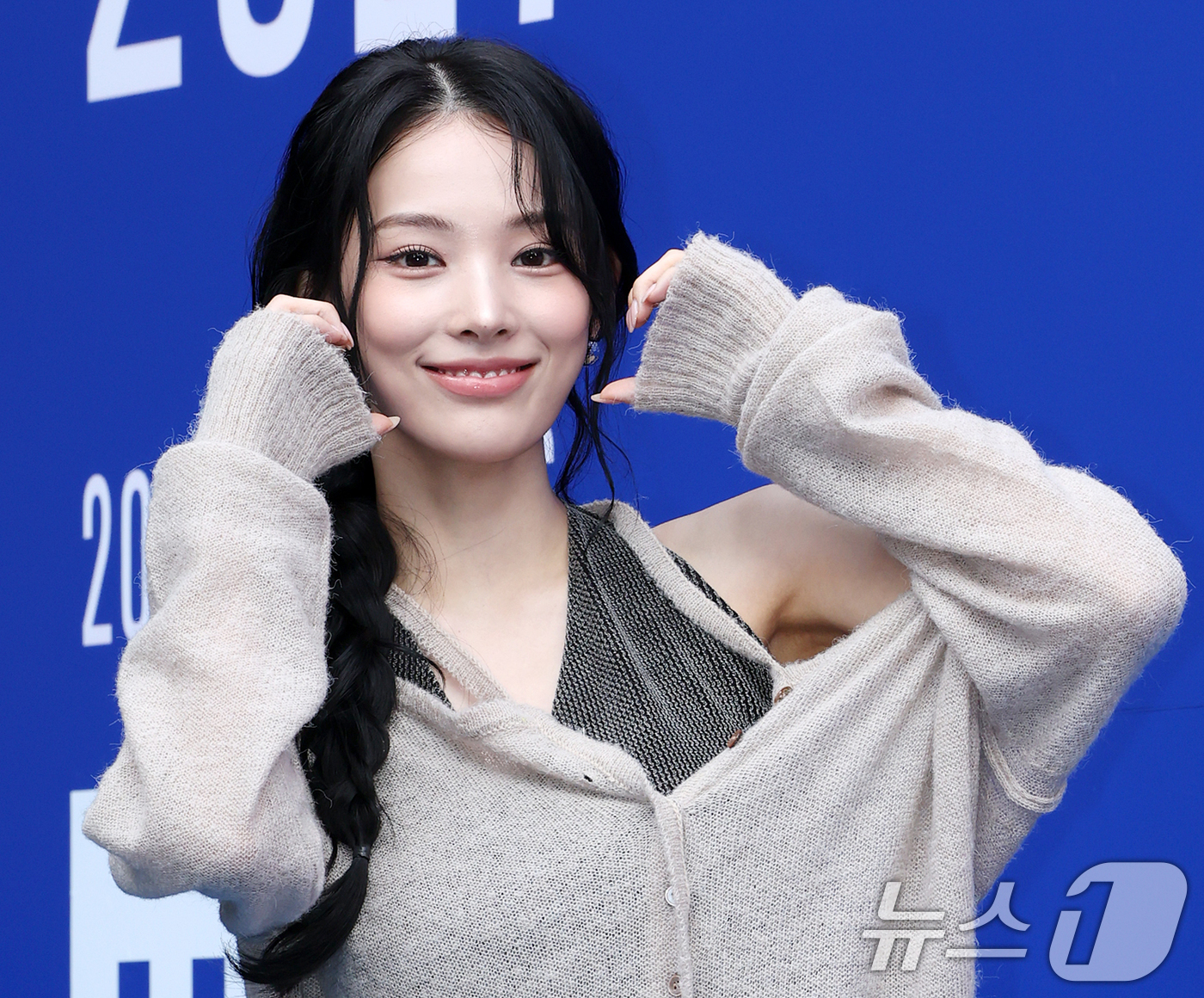 (서울=뉴스1) 김진환 기자 = 엔믹스 출신 가수 지니가 2일 서울 중구 동대문디자인플라자(DDP)에서 열린 2027 S/S서울패션위크 얼킨(ul:kin) 컬렉션에 참석해 포즈를 …