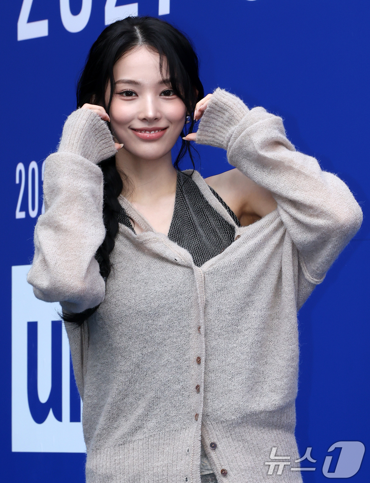 (서울=뉴스1) 김진환 기자 = 엔믹스 출신 가수 지니가 2일 서울 중구 동대문디자인플라자(DDP)에서 열린 2027 S/S서울패션위크 얼킨(ul:kin) 컬렉션에 참석해 포즈를 …