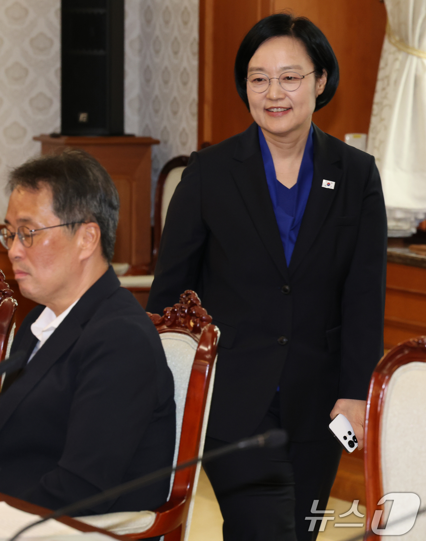 (서울=뉴스1) 이종덕 기자 = 한성숙 국무총리가 2일 서울 종로구 정부서울청사에  AI행정혁신 우수 공직자 간담회에 참석하며 밝게 웃고 있다. 2026.9.2/뉴스1