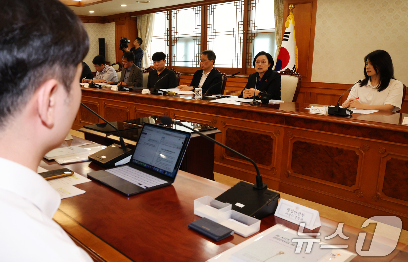 (서울=뉴스1) 이종덕 기자 = 한성숙 국무총리가 2일 서울 종로구 정부서울청사에  AI행정혁신 우수 공직자 간담회에서 모두 발언 하고 있다. 2026.9.2/뉴스1
