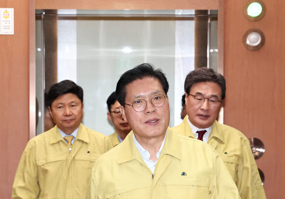 외교부 방문 마친 송석준 외통위원장