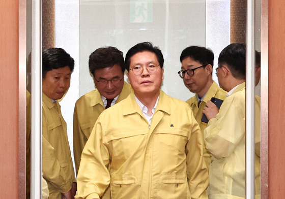 외교부 방문 마친 송석준 국회 외통위원장