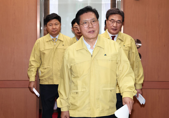 외교부 방문 마친 송석준 국회 외통위원장