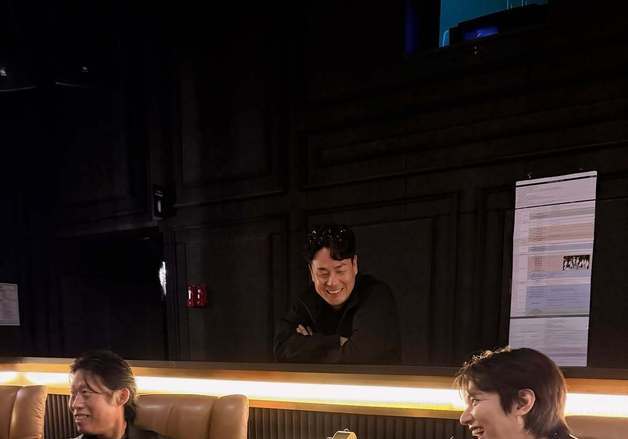 '암살자(들)' 이민호, 유해진과 함께 영화관서 '함박웃음'…조각 외모 여전