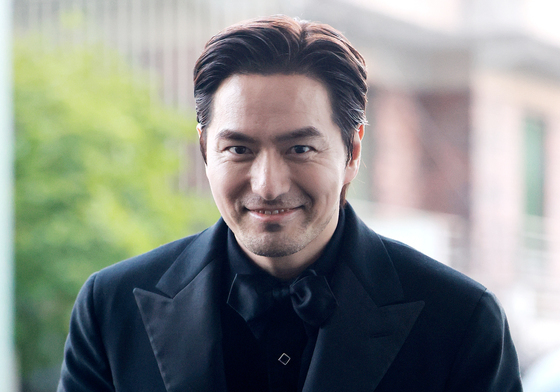 CJ 나이트 행사 참석하는 이진욱