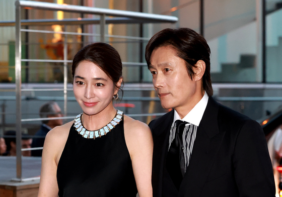 CJ 나이트 행사 참석하는 이민정·이병헌 부부
