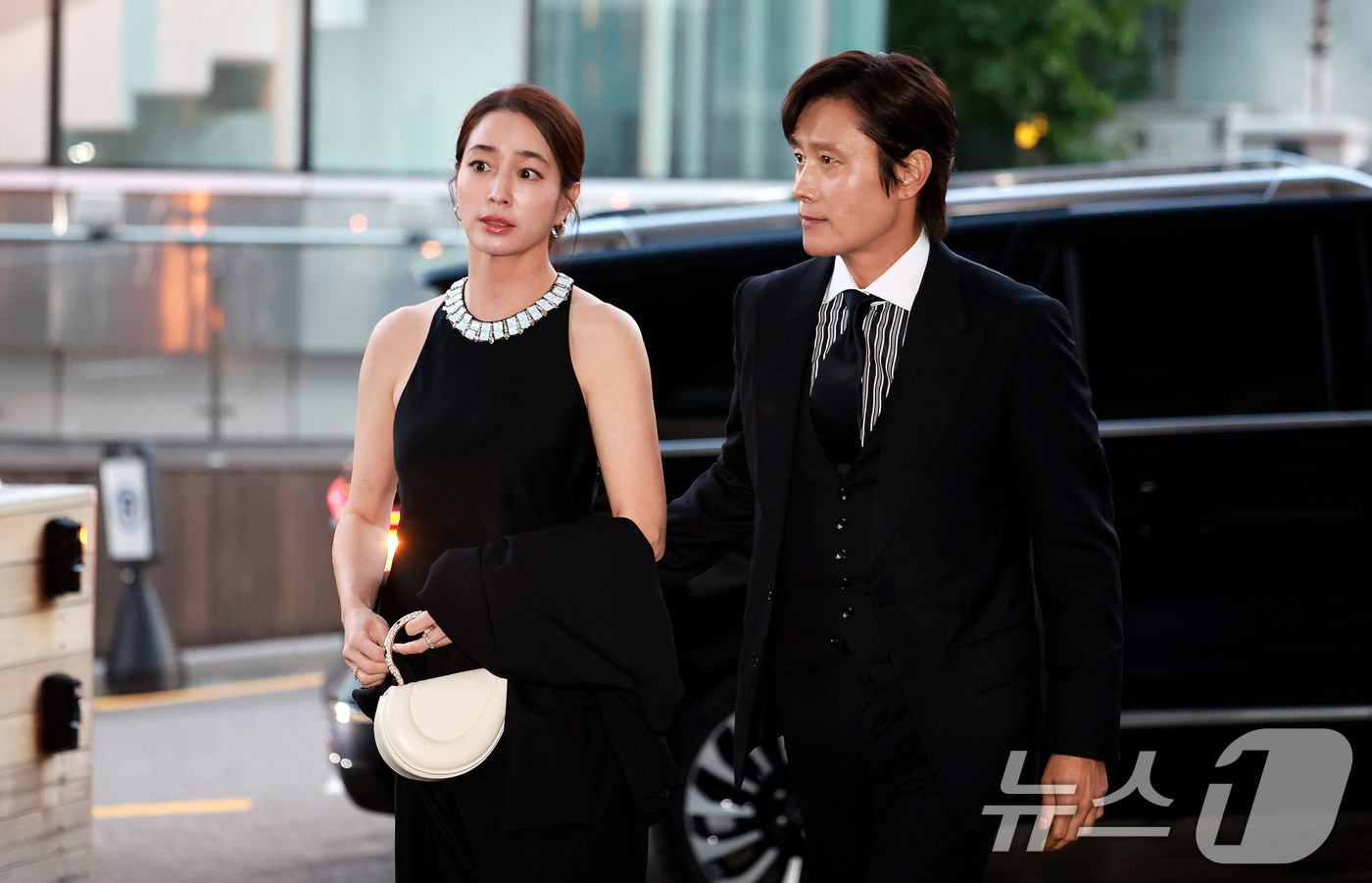 (서울=뉴스1) 이호윤 기자 = 배우 이민정·이병헌 부부가 2일 서울 용산구 리움미술관에서 열린 CJ 나이트 인 셀러브레이션 오브 프리즈 서울에 참석하고 있다. 2026.9.2/뉴 …