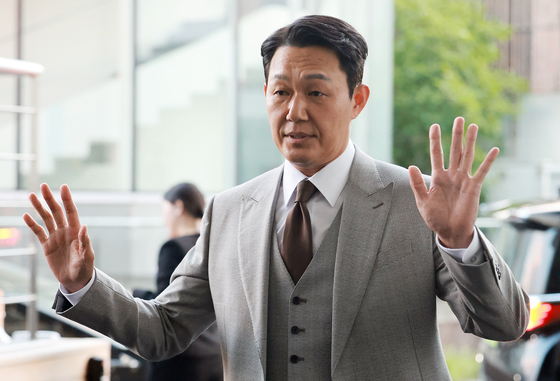 인사하는 박성웅