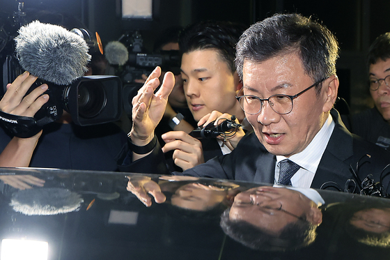 사회부 스포트라이트 막는 정몽규 전 회장