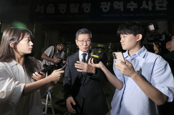 경찰 조사 받고 귀가하는 정몽규 전 대한축구협회장