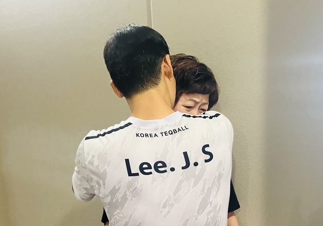 부족한 살림에도 200만원 테이블 지원…'테크볼 메달' 만든 母 헌신[AG]