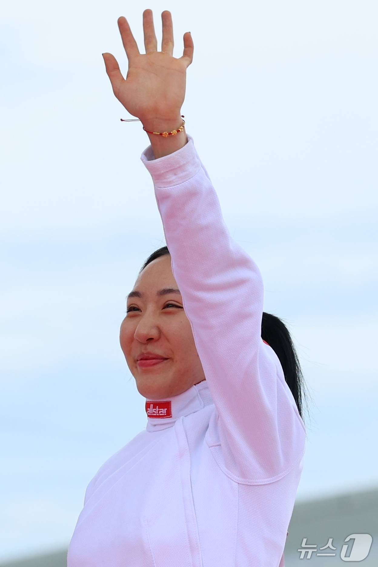 (안조=뉴스1) 안은나 기자 = 대한민국 성승민이 20일 일본 안조 스포츠 파크에서 열린 2026 아이치·나고야 아시안게임 근대 5종 개인전 여자 결승전에 출전하며 인사하고 있다. …