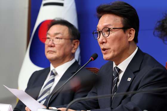 민주, 개헌 국민투표 내년 상반기 목표…김민석 "대통령, 개헌 걸림돌 정리"