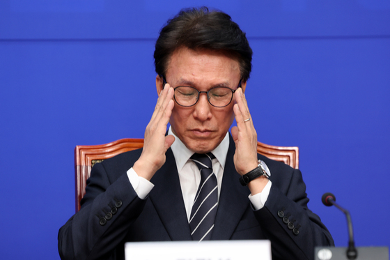 김민석 대표 '고심'