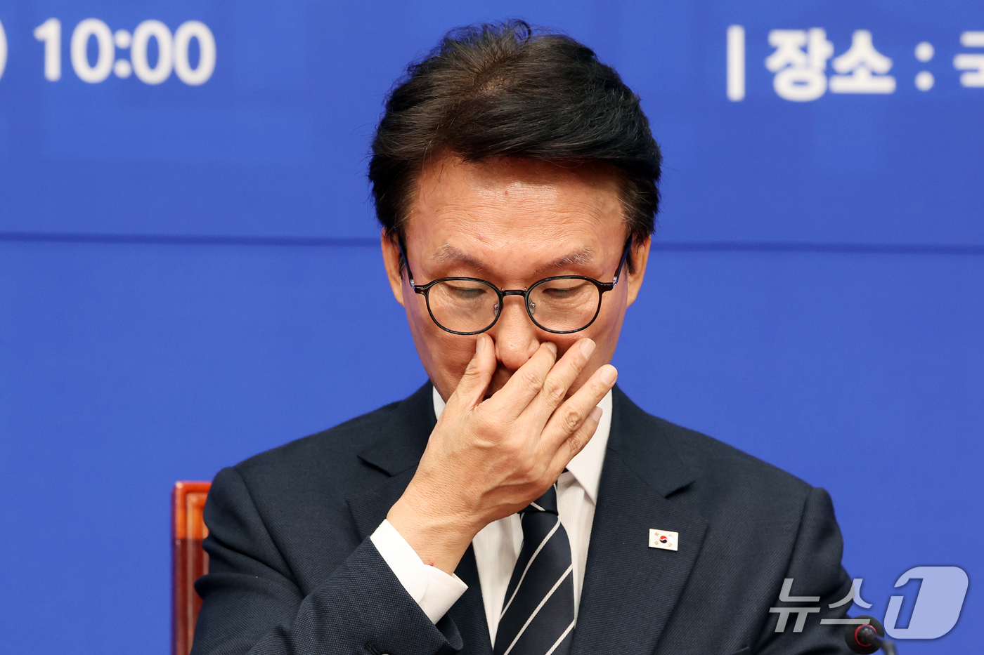 (서울=뉴스1) 황기선 기자 = 김민석 더불어민주당 대표가 20일 오전 서울 여의도 국회에서 열린 개헌추진단 출범 기자 간담회에서 생각에 잠겨 있다.  2026.9.20/뉴스1
