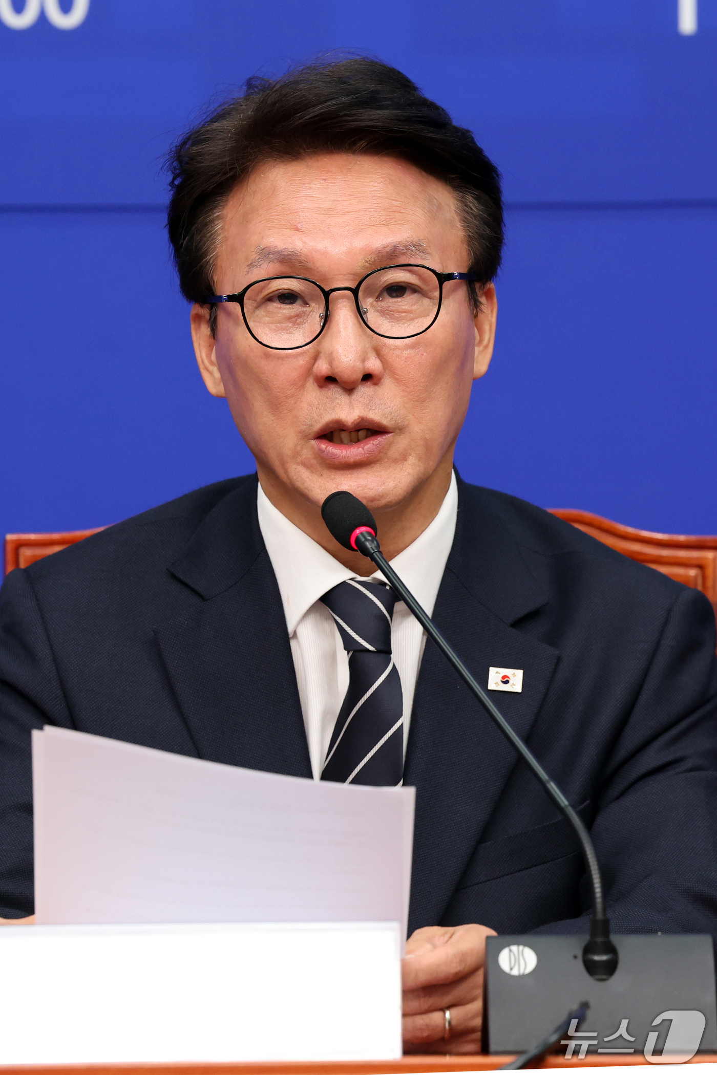 (서울=뉴스1) 황기선 기자 = 김민석 더불어민주당 대표가 20일 오전 서울 여의도 국회에서 열린 개헌추진단 출범 기자 간담회에서 축사를 하고 있다.  2026.9.20/뉴스1