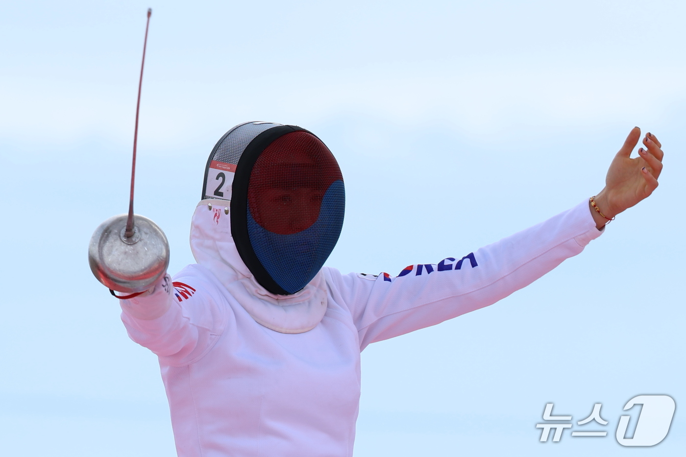 (안조=뉴스1) 안은나 기자 = 대한민국 성승민이 20일 일본 안조 스포츠 파크에서 열린 2026 아이치·나고야 아시안게임 근대 5종 개인전 여자 결승전 펜신경기에서 득점한 후 환 …