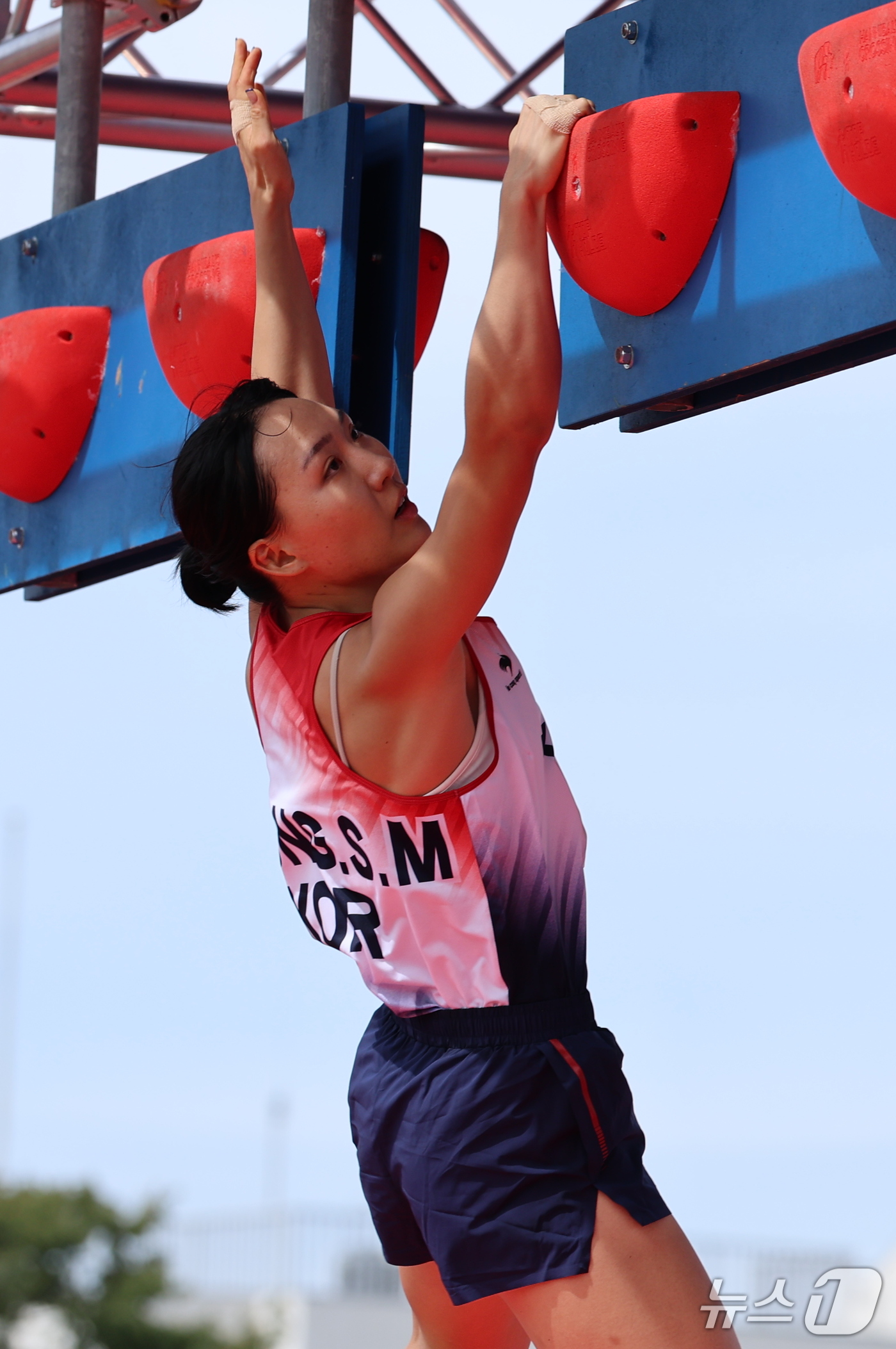 (안조=뉴스1) 안은나 기자 = 대한민국 성승민이 20일 일본 안조 스포츠 파크에서 열린 2026 아이치·나고야 아시안게임 근대 5종 개인전 여자 결승전에서 장애물 경기를 펼치고 …