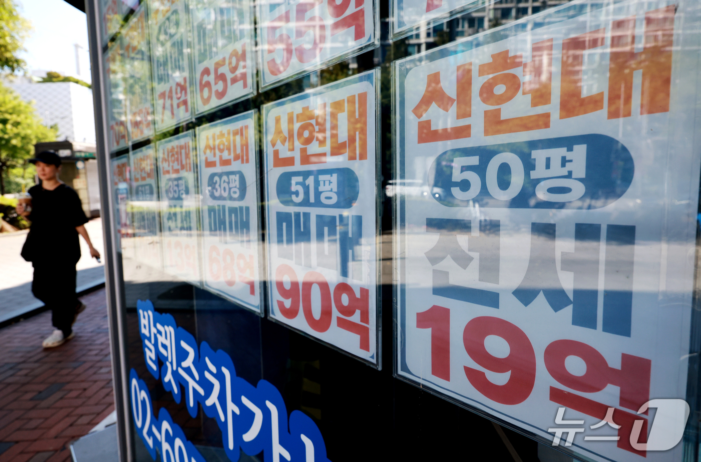 (서울=뉴스1) 이호윤 기자 = 20일 한국부동산원에 따르면 9월 둘째 주 기준 올해 서울 아파트 전셋값 누적 상승률은 7.79%로 집계됐다. 지난해 같은 기간 상승률 1.16%의 …