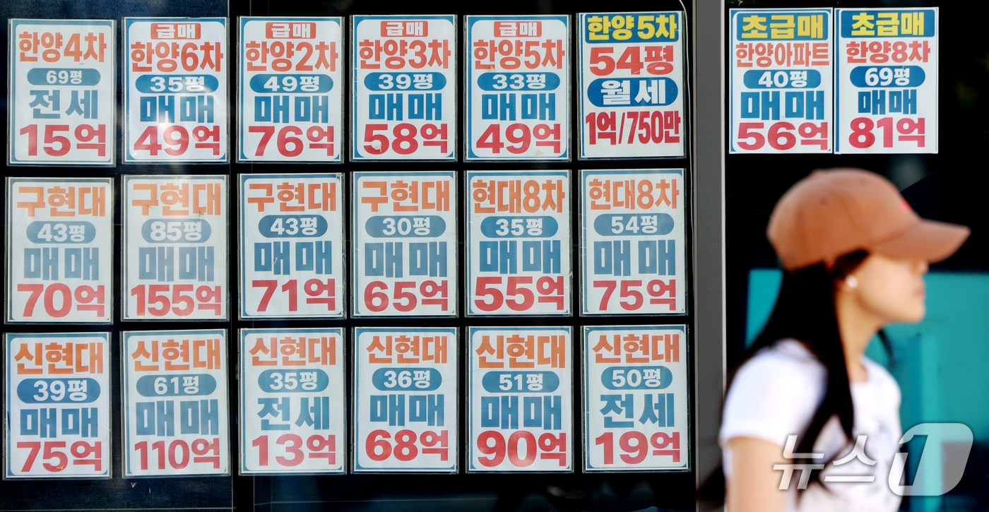 (서울=뉴스1) 이호윤 기자 = 20일 한국부동산원에 따르면 9월 둘째 주 기준 올해 서울 아파트 전셋값 누적 상승률은 7.79%로 집계됐다. 지난해 같은 기간 상승률 1.16%의 …