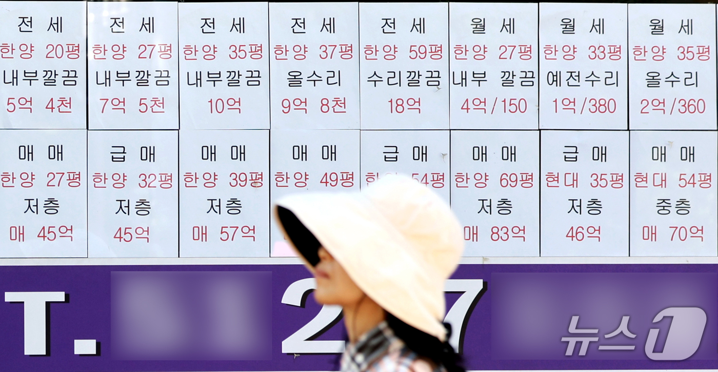 (서울=뉴스1) 이호윤 기자 = 20일 한국부동산원에 따르면 9월 둘째 주 기준 올해 서울 아파트 전셋값 누적 상승률은 7.79%로 집계됐다. 지난해 같은 기간 상승률 1.16%의 …