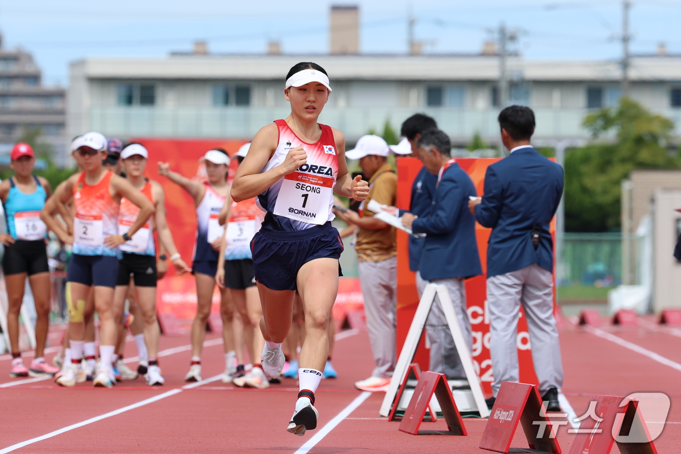(안조=뉴스1) 안은나 기자 = 대한민국 성승민이 20일 일본 안조 스포츠 파크에서 열린 2026 아이치·나고야 아시안게임 근대 5종 개인전 여자 결승전 레이저런 경기에서 힘차게 …