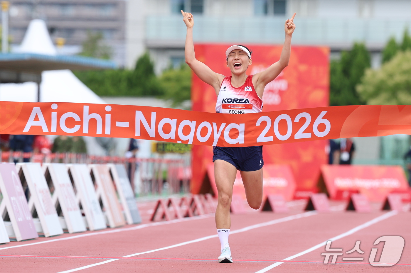 (안조=뉴스1) 안은나 기자 = 대한민국 성승민이 20일 일본 안조 스포츠 파크에서 열린 2026 아이치·나고야 아시안게임 근대 5종 개인전 여자 결승전에서 금메달을 확정짓자 기뻐 …