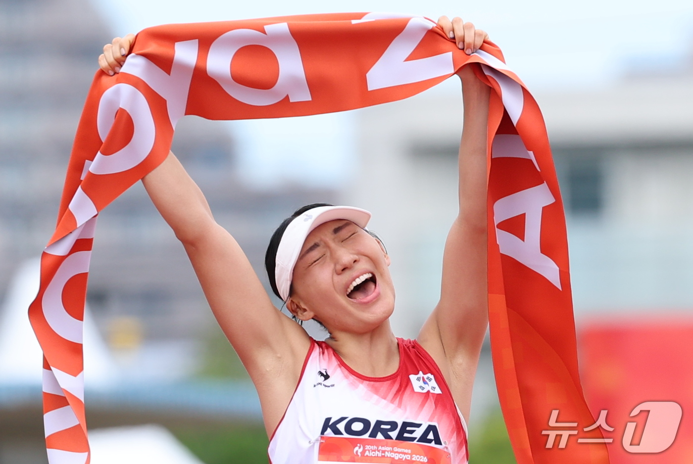 (안조=뉴스1) 안은나 기자 = 대한민국 성승민이 20일 일본 안조 스포츠 파크에서 열린 2026 아이치·나고야 아시안게임 근대 5종 개인전 여자 결승전에서 금메달을 확정짓자 기뻐 …