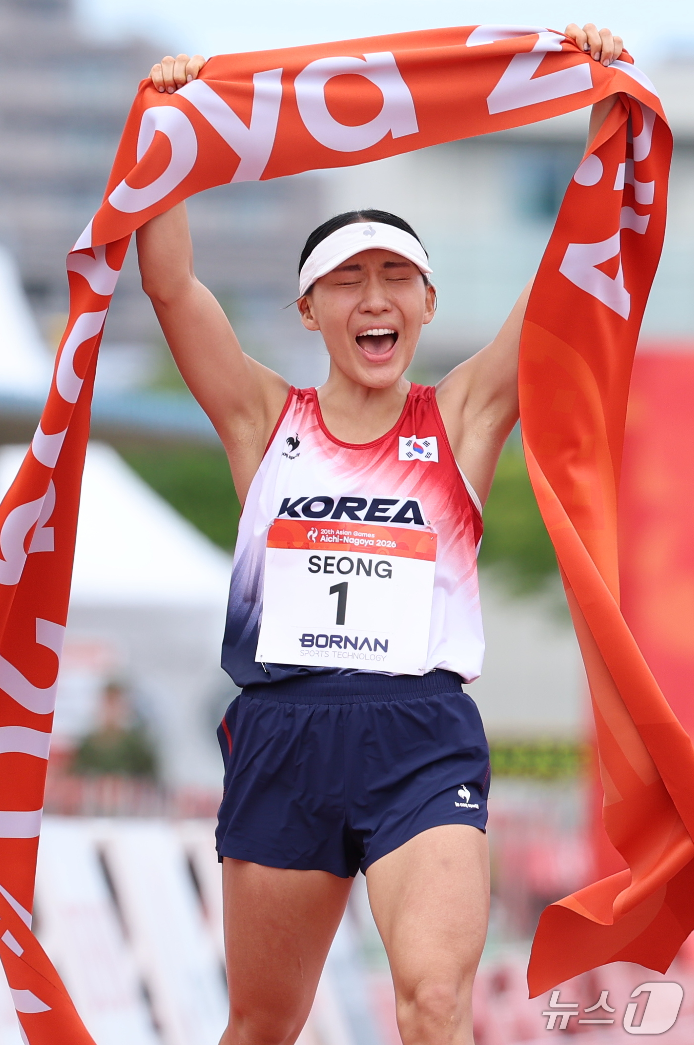 (안조=뉴스1) 안은나 기자 = 대한민국 성승민이 20일 일본 안조 스포츠 파크에서 열린 2026 아이치·나고야 아시안게임 근대 5종 개인전 여자 결승전에서 금메달을 확정짓자 기뻐 …