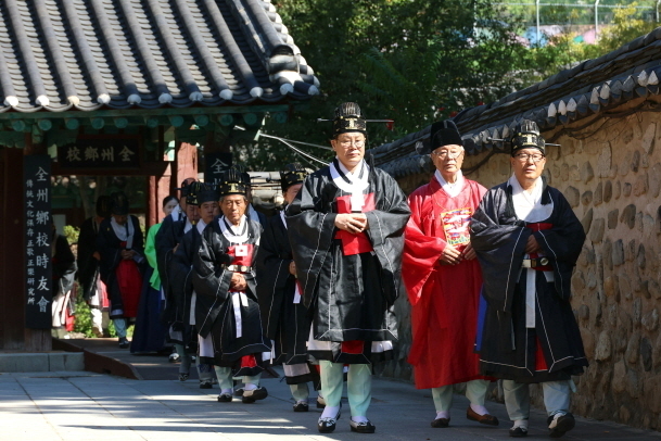 전주향교, 추기 석전대제 봉행…유교 성현 학덕 기려