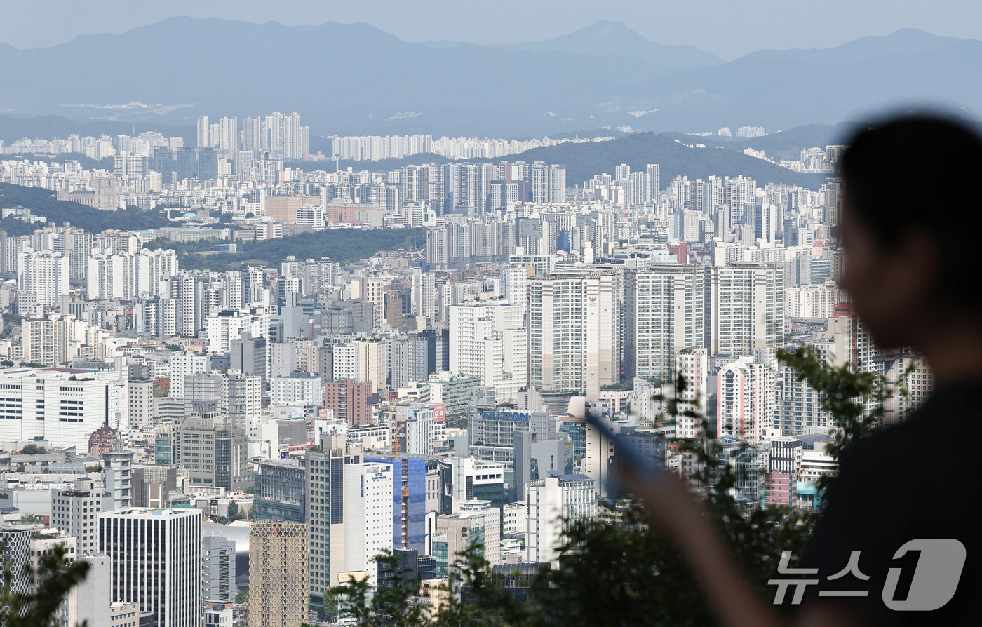 (서울=뉴스1) 이종수 기자 = 서울 아파트 전셋값 상승세가 이어지면서 성북·동대문 등 중하위권 지역에서도 전용면적 84㎡ 기준 10억원 안팎의 전세 거래와 호가가 나타나고 있다. …