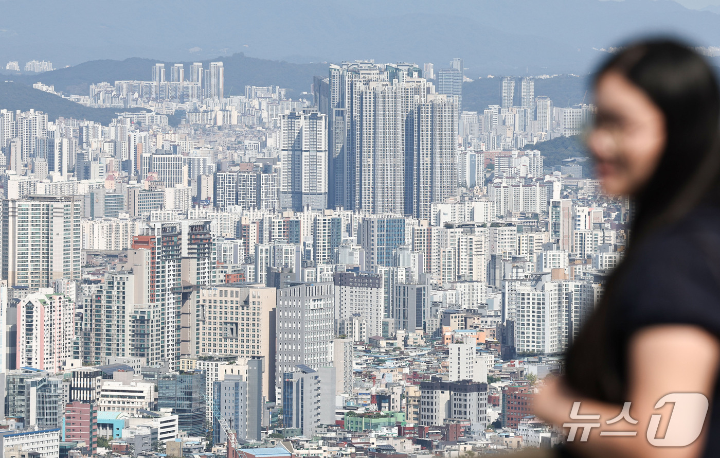 (서울=뉴스1) 이종수 기자 = 서울 아파트 전셋값 상승세가 이어지면서 성북·동대문 등 중하위권 지역에서도 전용면적 84㎡ 기준 10억원 안팎의 전세 거래와 호가가 나타나고 있다. …