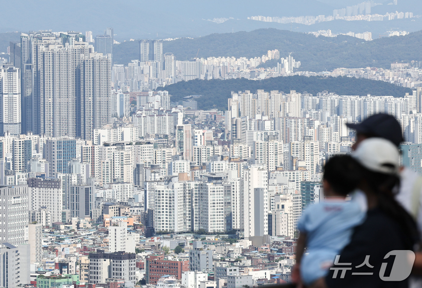 (서울=뉴스1) 이종수 기자 = 서울 아파트 전셋값 상승세가 이어지면서 성북·동대문 등 중하위권 지역에서도 전용면적 84㎡ 기준 10억원 안팎의 전세 거래와 호가가 나타나고 있다. …