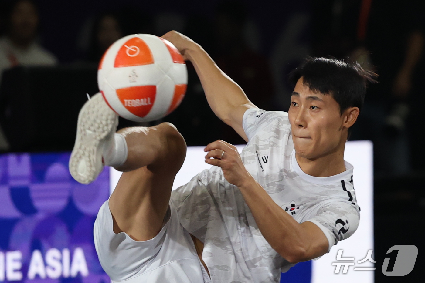 (나고야=뉴스1) 안은나 기자 = 대한민국 이준석이 20일 일본 나고야 히가시 스포츠센터에서 열린 2026 아이치·나고야 아시안게임 테크볼 남자 단식 결승전에서 이라크의 알렐야위와 …