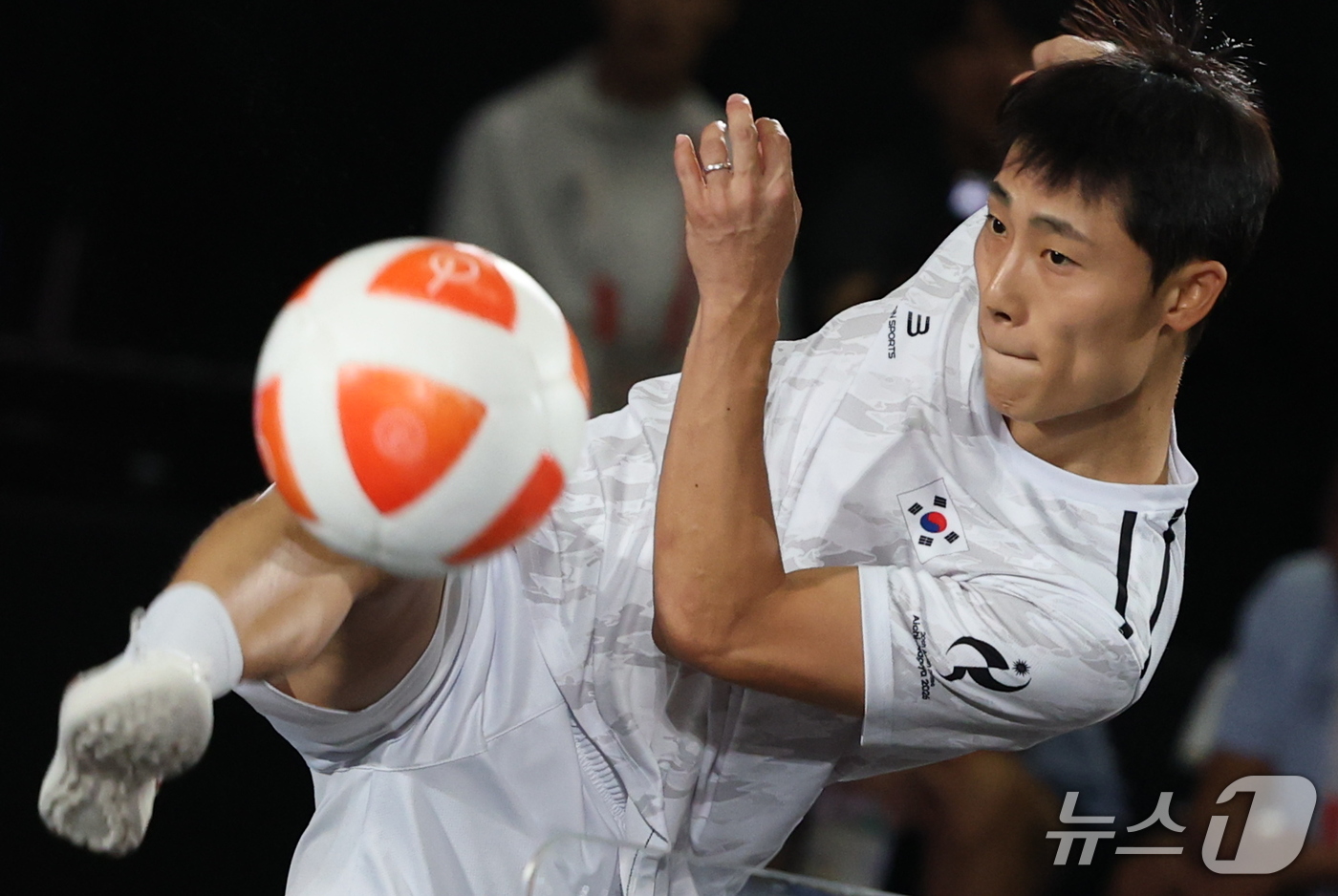 (나고야=뉴스1) 안은나 기자 = 대한민국 이준석이 20일 일본 나고야 히가시 스포츠센터에서 열린 2026 아이치·나고야 아시안게임 테크볼 남자 단식 결승전에서 이라크의 알렐야위와 …