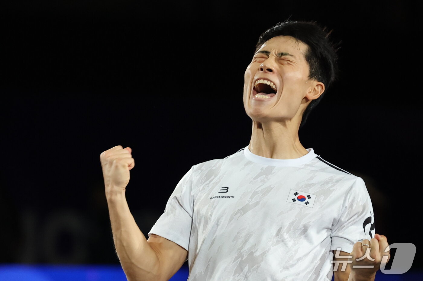 본문 이미지 - 대한민국 이준석이 20일 일본 나고야 히가시 스포츠센터에서 열린 2026 아이치·나고야 아시안게임 테크볼 남자 단식 결승전에서 득점을 한 후 환호하고 있다. 2026.9.20 ⓒ 뉴스1 안은나 기자
