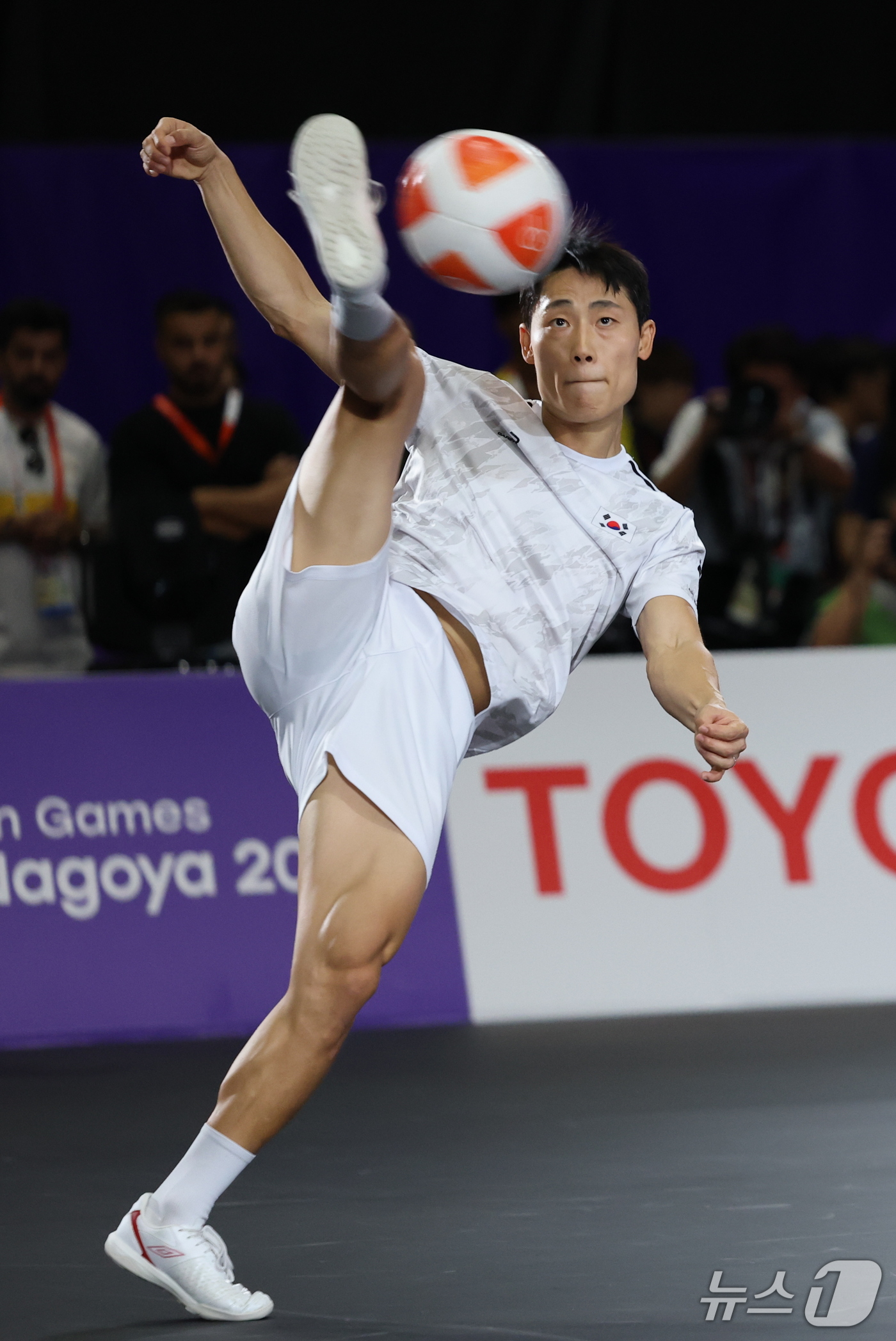 (나고야=뉴스1) 안은나 기자 = 대한민국 이준석이 20일 일본 나고야 히가시 스포츠센터에서 열린 2026 아이치·나고야 아시안게임 테크볼 남자 단식 결승전에서 이라크의 알렐야위와 …